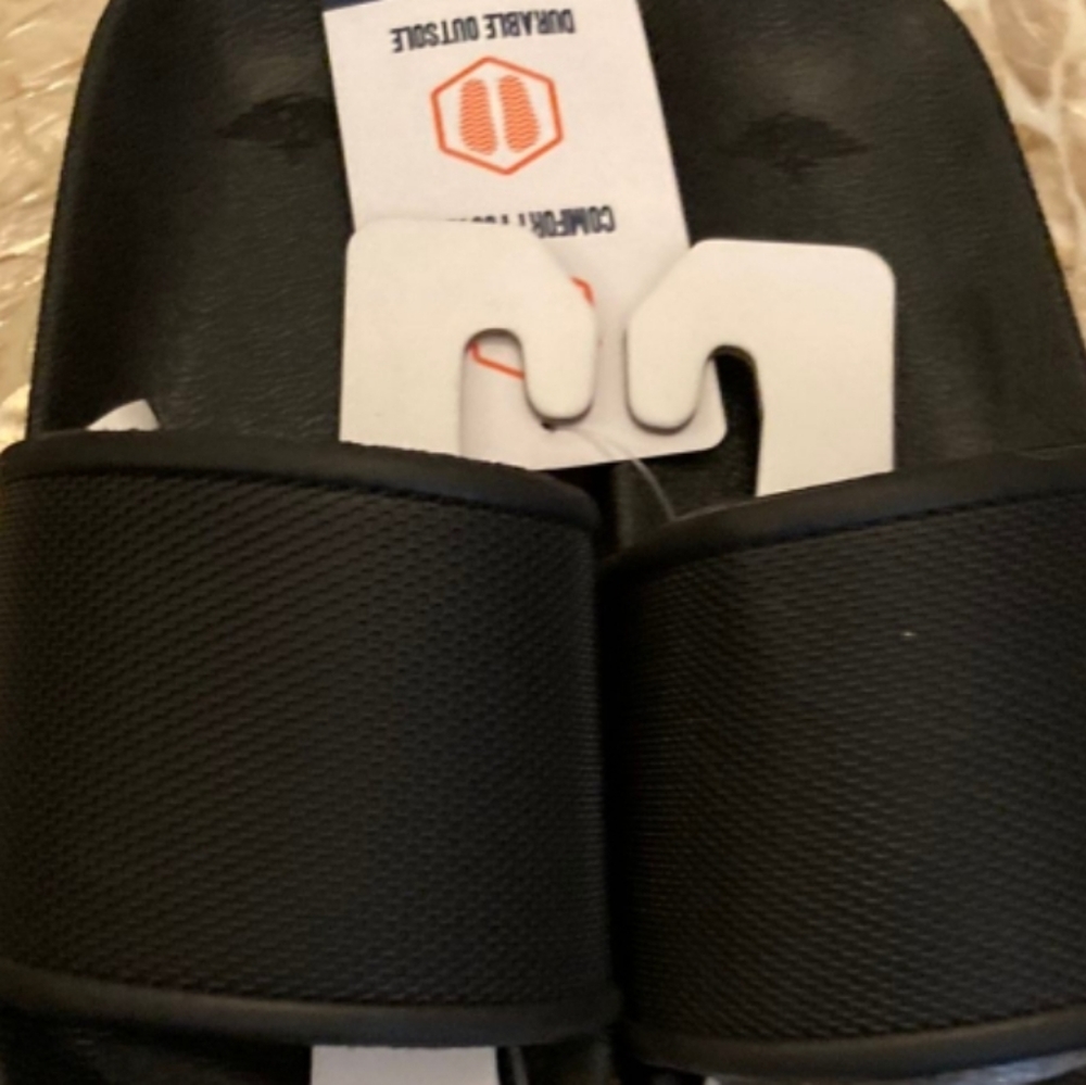 Dockers youth slides size L 2 - 3 NWT